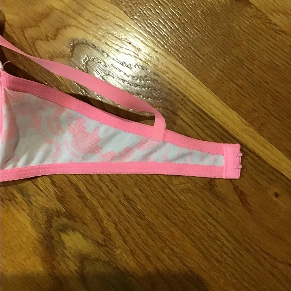 Women’s size 36B push-up underwire smart and sexy bra.  M